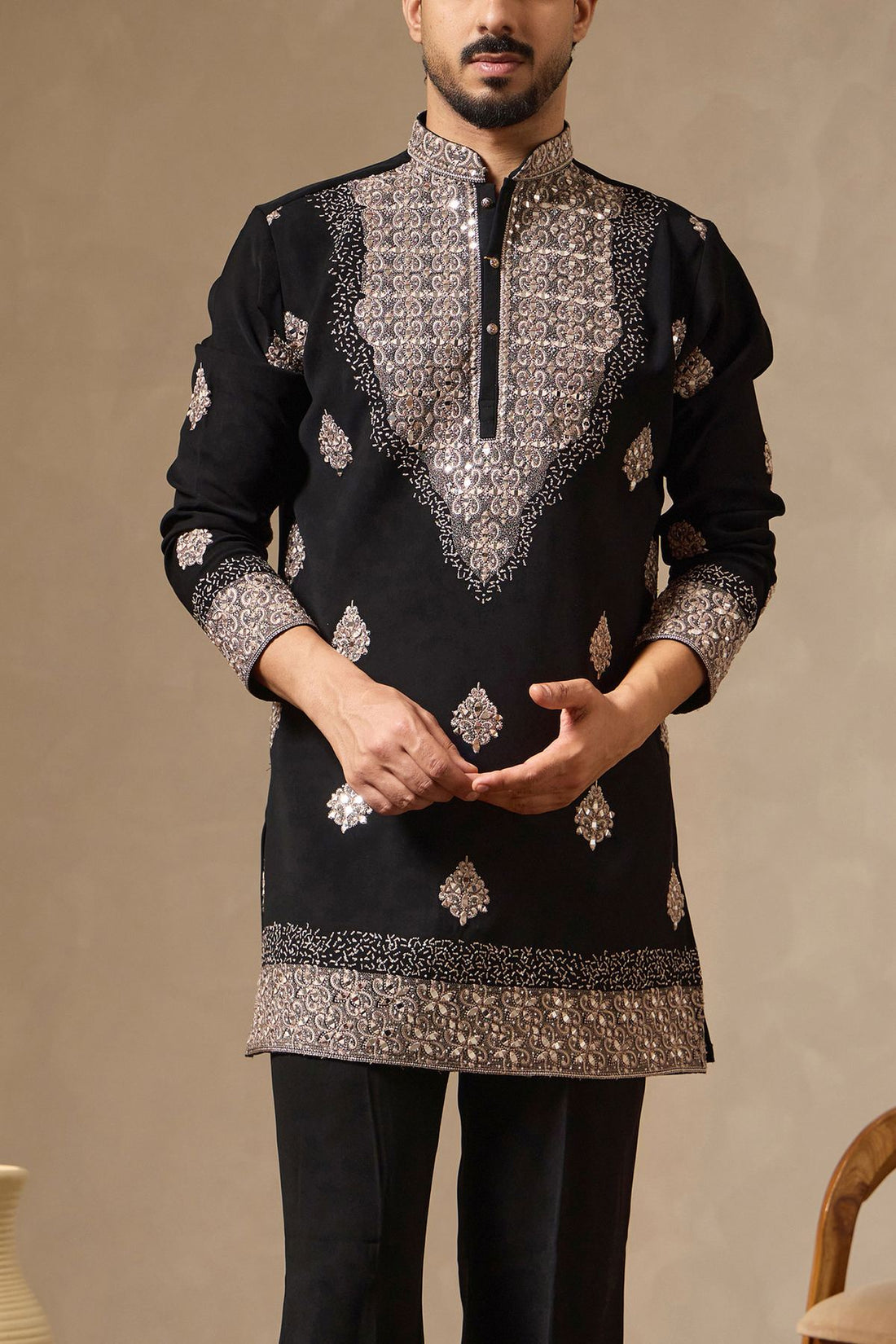 Black Embroidered Kurta with Mirror Work – Bestseller | Laromani